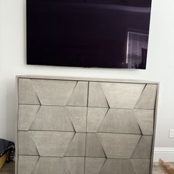 Bernhardt Dresser With 6 Drawers 