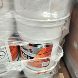 Se Venden Botes De 5 Galones De Barniz Para Pisos De Madera