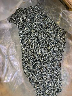 bulk box of 30,000 pieces of #6 x 5/8 in. flat head Phillips zinc-plated wood screw