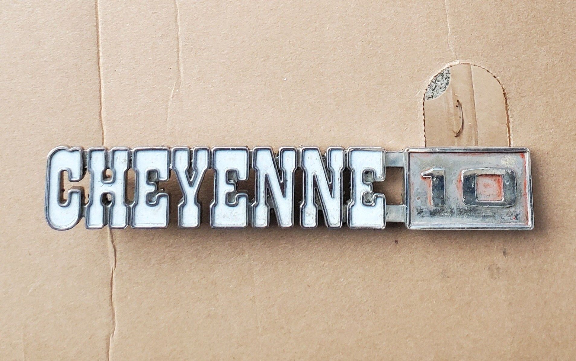 Cheyenne 10 Fender Emblem