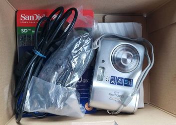 Nikon Coolpix L3 digicam digital vintage camera