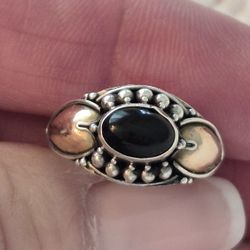 Vtg.Sterling Silver ONYX & GOLD ACCENTS RING- SZ7