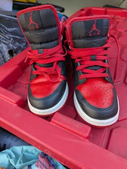 Air Jordan 1 Mid "Alternate Bred