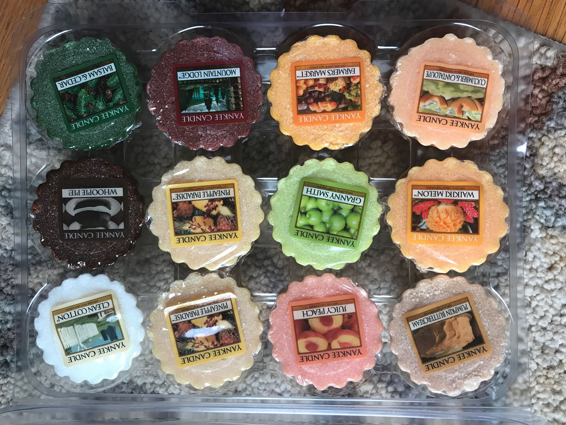 Yankee Candle tarts! 12 miscellaneous flavors! I have many more scents. 1 dollar a piece.