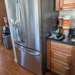 GE Profile Refrigerator/ Freezer 27.9 Cu Ft 