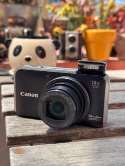 Vintage canon Powershot SX210