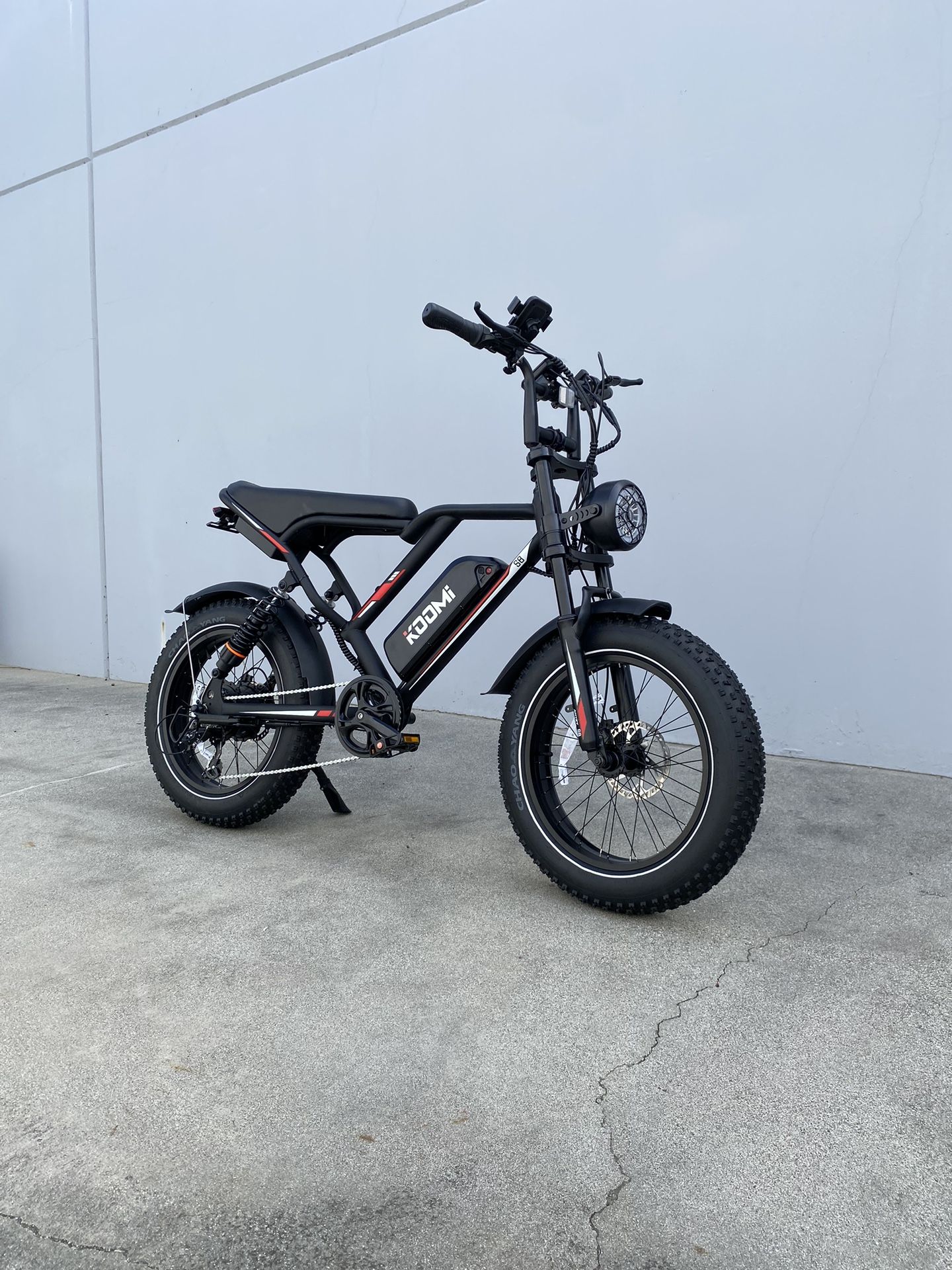 Brand new in box, e-bike 750w 48v 17.5ah, top speed 28 mph. Full suspension, with chain lock, phone holder, foot pegs,  electric bike 