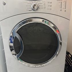 GE electric Dryer - 7.0 Cu Ft Large Capacity 