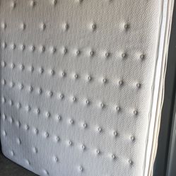King Size Mattress & Box Springs ONLY w/Handles By Posterpedic Sealy