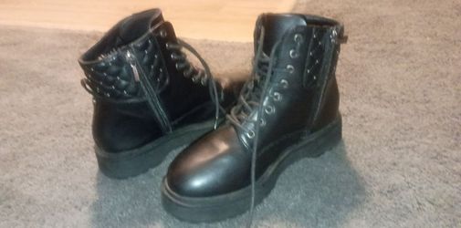 Girls combat boot size 6
