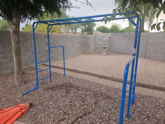 Monkey bars