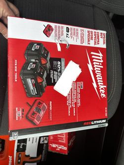 Milwaukee M18 18V Lithium-Ion Dual Bay Rapid Battery Charger w/ (2) 8Ah HIGH OUTPUT Batteries