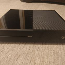 Xbox One w/2 Controllers