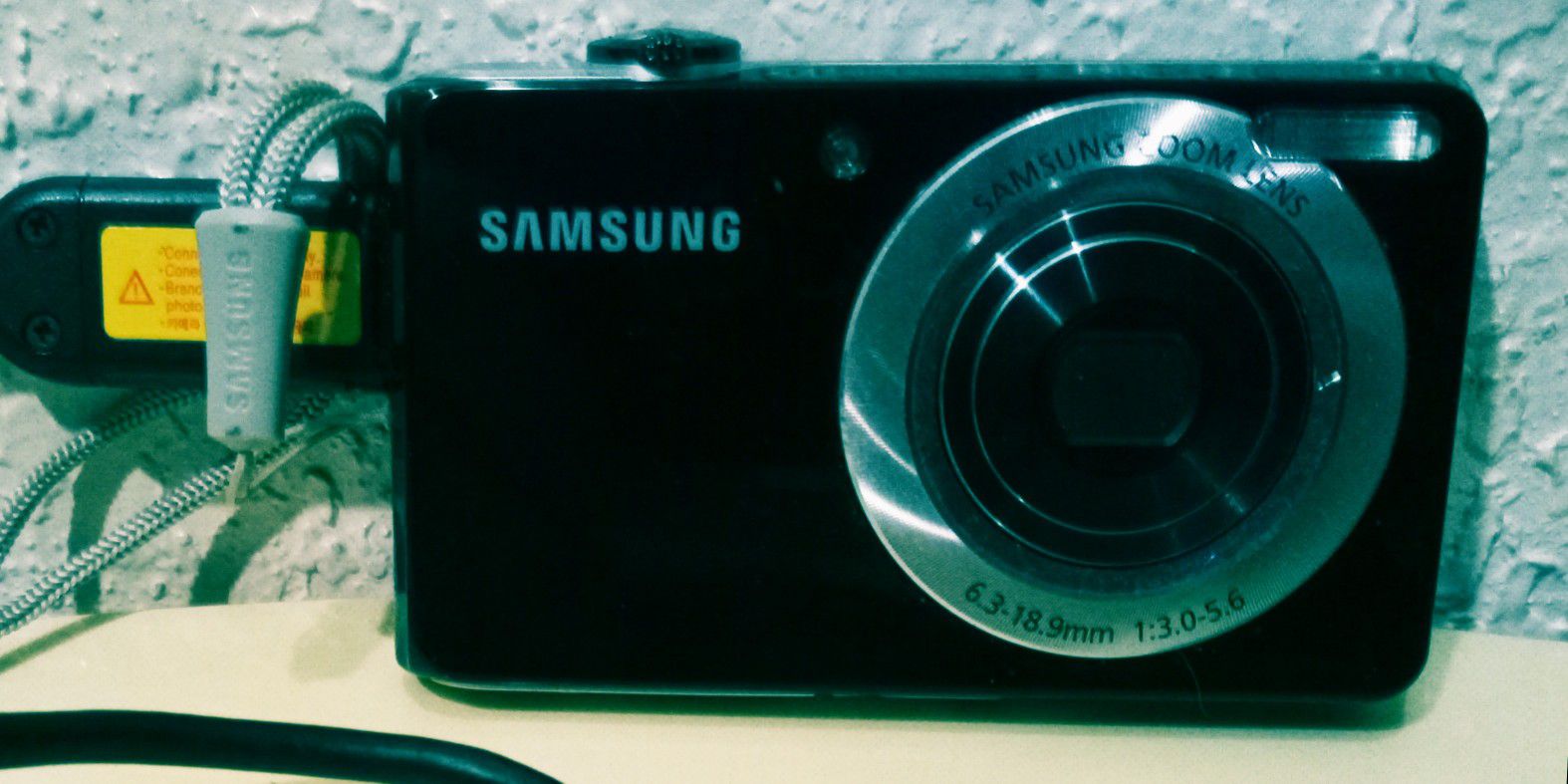 Samsung DualView TL205 digital camera