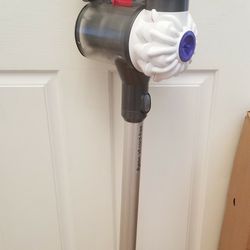 NEW cond DYSON ANIMAL VACUUM  ,   WORKS EXCELLENT. , IN THE BOX 