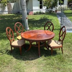 Round Table and Chairs Hardwood $100