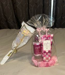 Bath & body works with light up rose