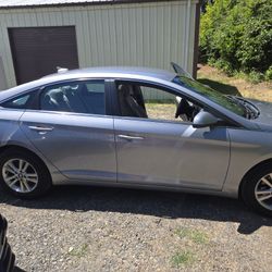 2016 HYUNDAI 4DOOR RUNS GREAT 