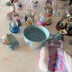 Disney vintage Lot Of 20 Items Snow Globe Glass Figurines Soap Pump 