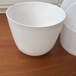 Self watering Pots Of Different Sizes And Types