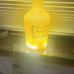 New HENNESSY Cognac SPECIAL LIT SKIN ILLUMINATED BOTTLE GLORIFIER Rechargeable