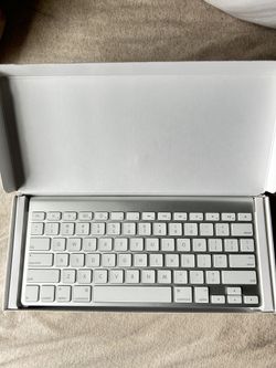 Apple Wireless Keyboard with Bluetooth 
