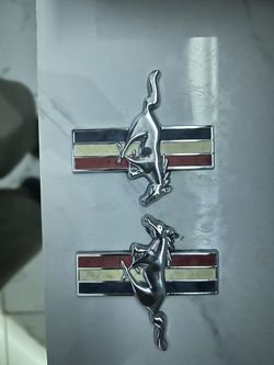 Mustang oem emblem