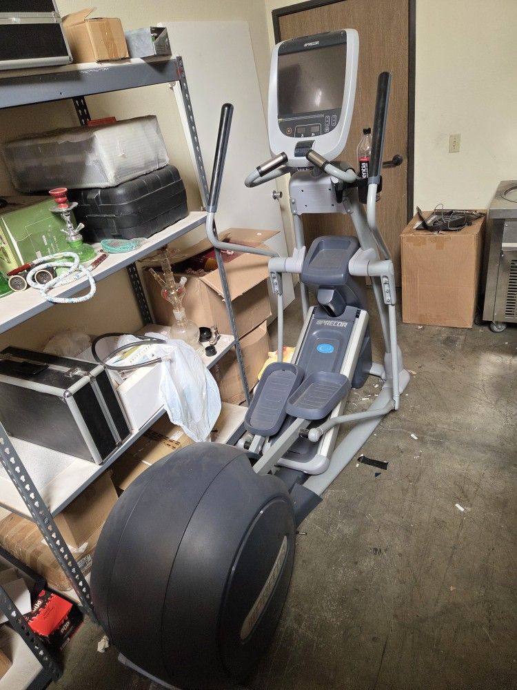 Precor EFX 835 Elliptical Trainer – Commercial Gym Quality Fitness Machine