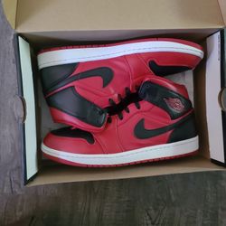 Jordan 1 Mid "Reverse Bred"