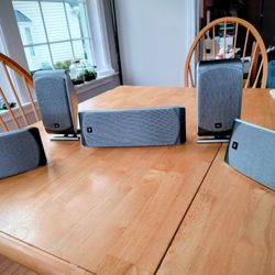 5 Speaker Surround Sound In Excellent Condition 