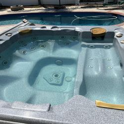 Cal Spas 7-Person Hot Tub with Cover & Steps $2,1000