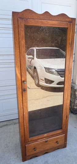 Cool Vintage Gun Cabinet with Working Keys
