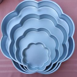 New Wilton Baking Pans *Set Of 4" Flowers