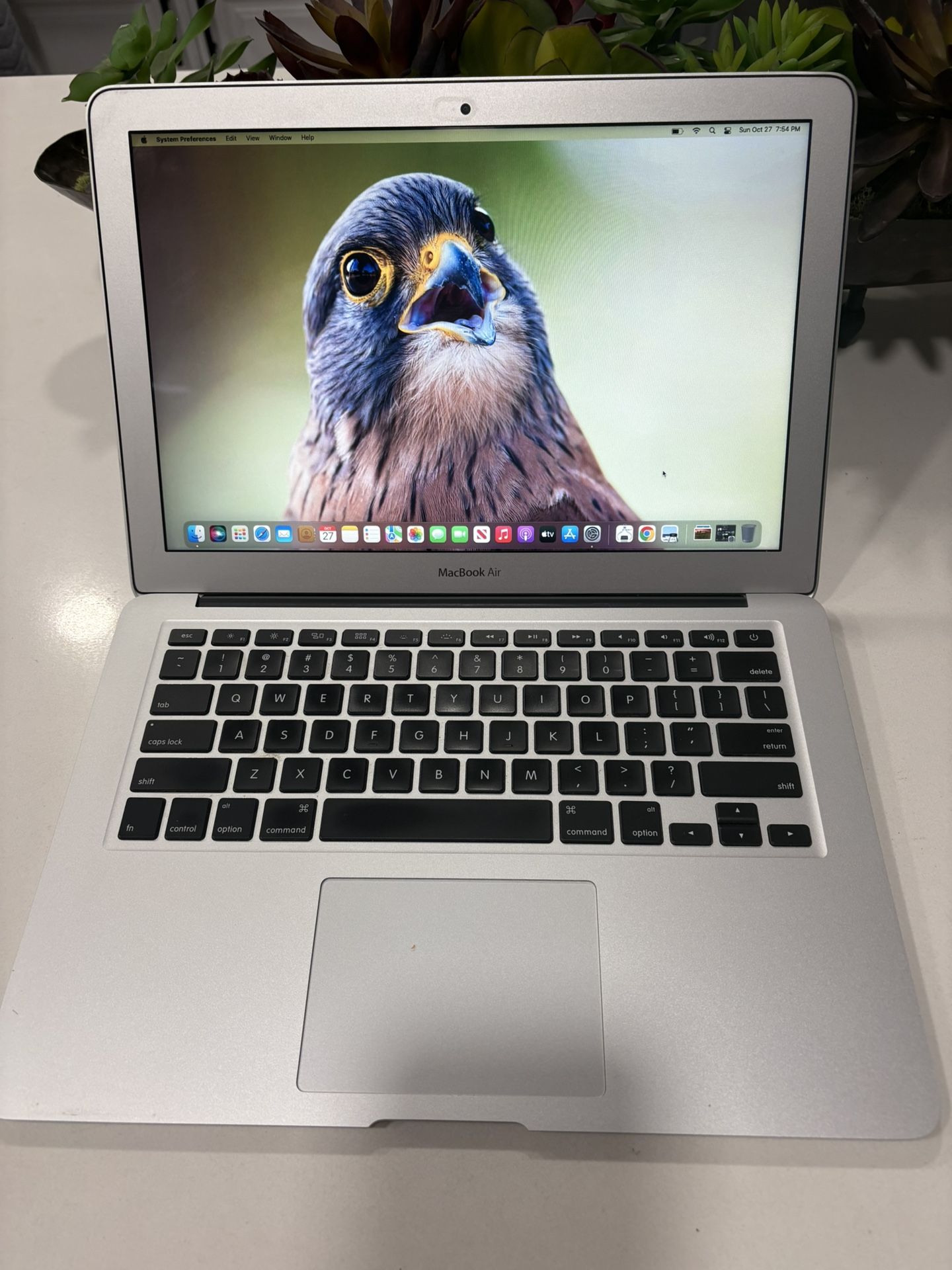 i5..i5…MACBOOK AIR 13 Inches SLIM ..( MONTERREY SOFTWARE ) 256.0 SSD. ( Capacity ) 8.0 GB RAM . READY FOR CLASSES Looks Like Brand New
