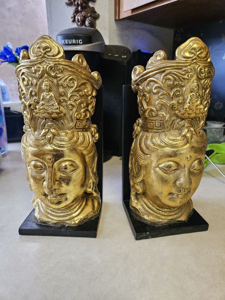 Gold Statue Book Ends