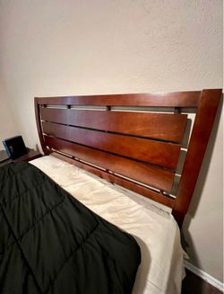 *FREE DELIVERY* Bed Set and Night Stand