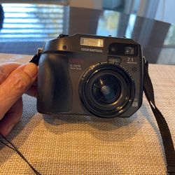 Olympus C-7070 CAMEDIA Wide Zoom - like New