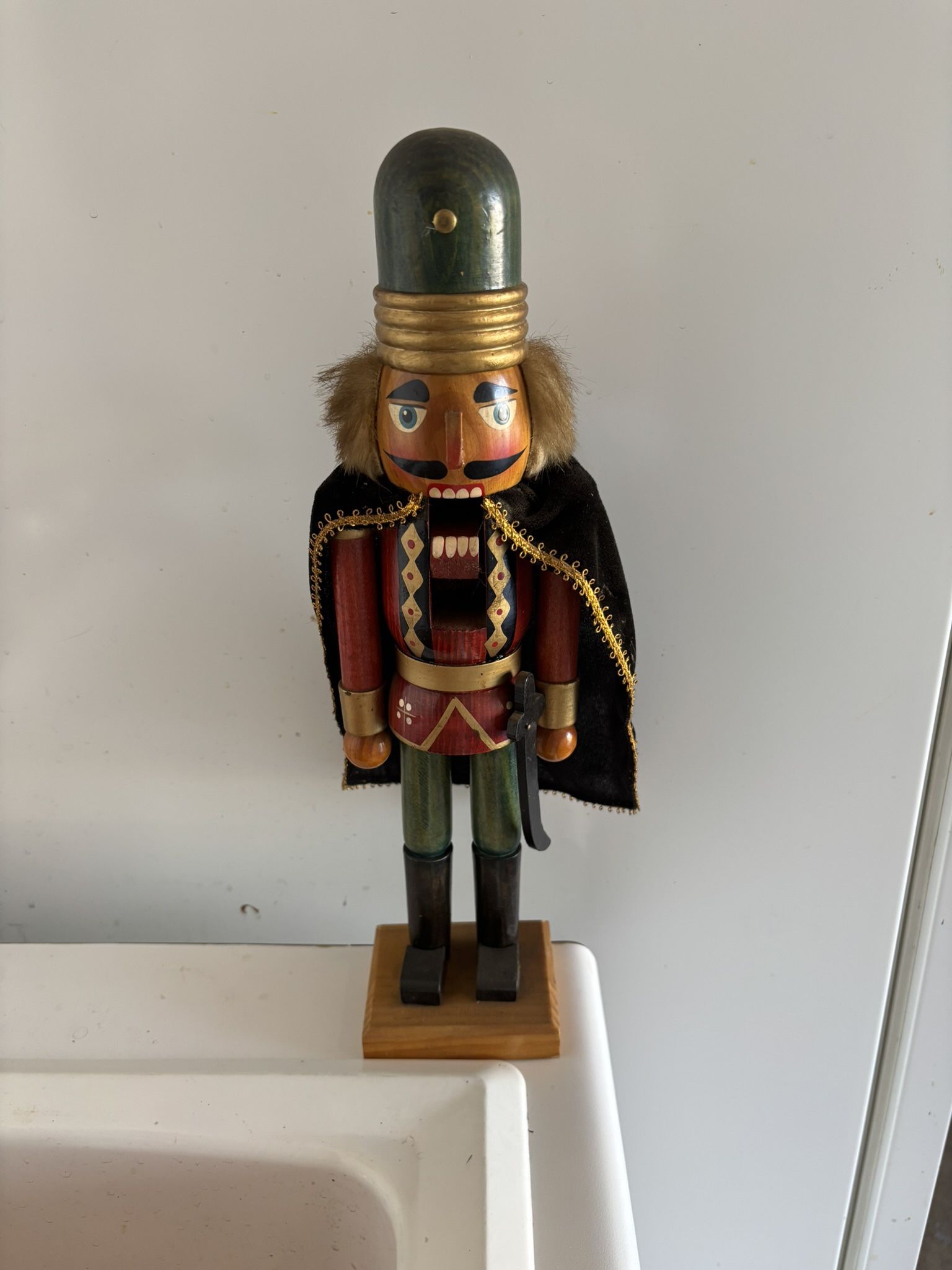 Nut Cracker
