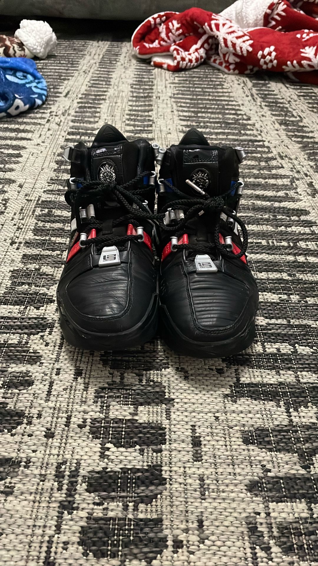 NIKE ZOOM LeBron IIIQS Basketball And Court Shoes