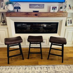 Modern Farmhouse 24" Saddleback Faux Leather Bar Stools (set of 3) NEW