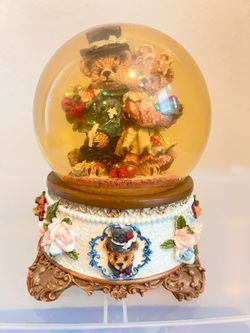 Vintage Teddy Bear Couple Snow Globe – Romantic Collectible with Floral Base