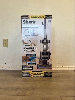 Shark Pet Lift-Away with Powerfins, Self-Cleaning Brushroll Bagless Pet Upright Vacuum Cleaner with HEPA Filter