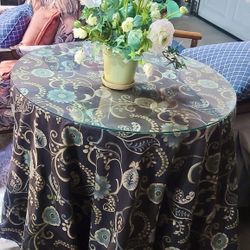 Round Table (negotiable)