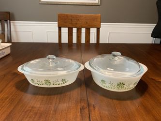 Set Of 2 Vintage Glasbake “Green Daisy” 1 Qt Oval And 1 1/2 Qt Round Casserole Dishes