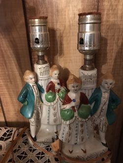 Pair of antique (vintage) lamps. They are small but very charming! Excellent for guest bedroom. Excellent condition.