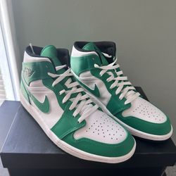 Air Jordan 1 MID