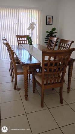 DINNING SET/ 8 CHAIRS