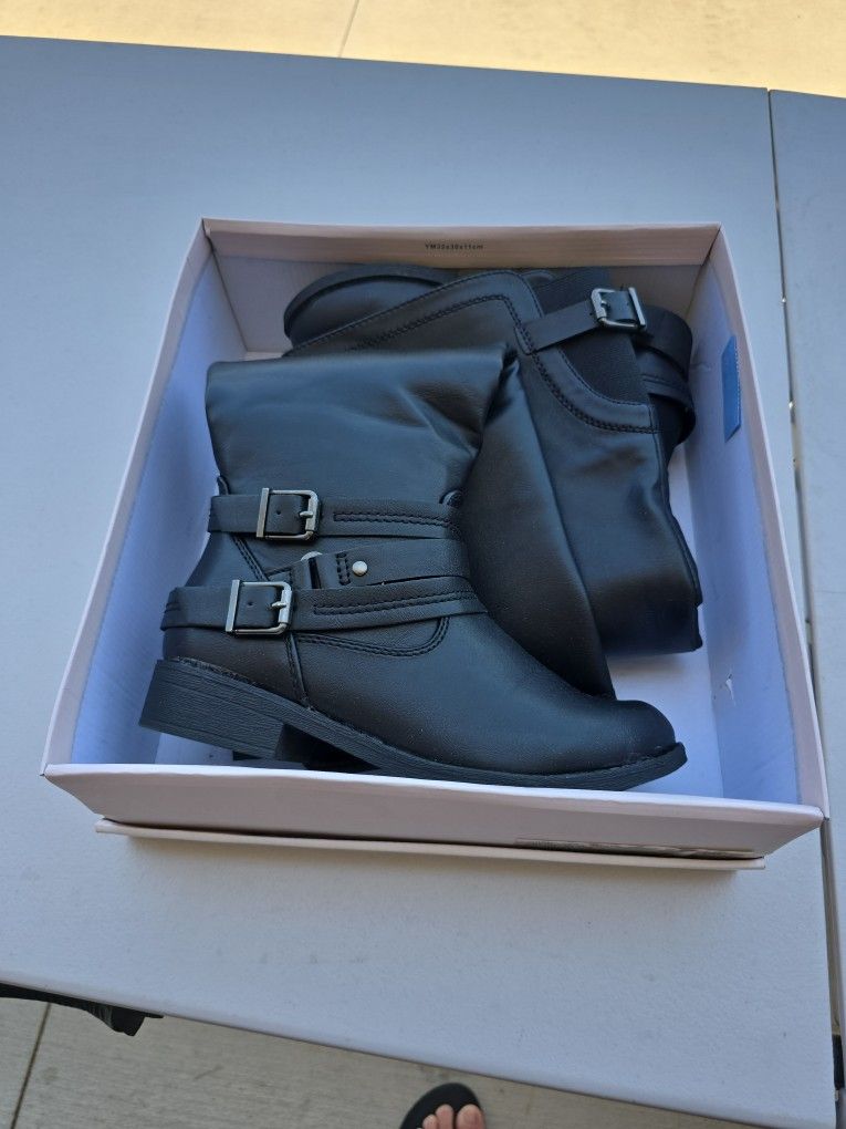 Flat Boots