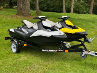 2015 Seadoo Spark Jet Skis Pair Set