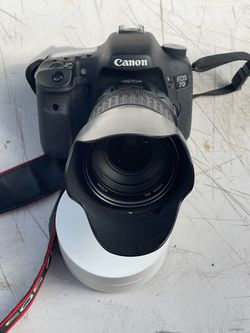 Canon EOS 7D with 28-135mm ultrasonic lens Bundle & CF Memory Card 4GB